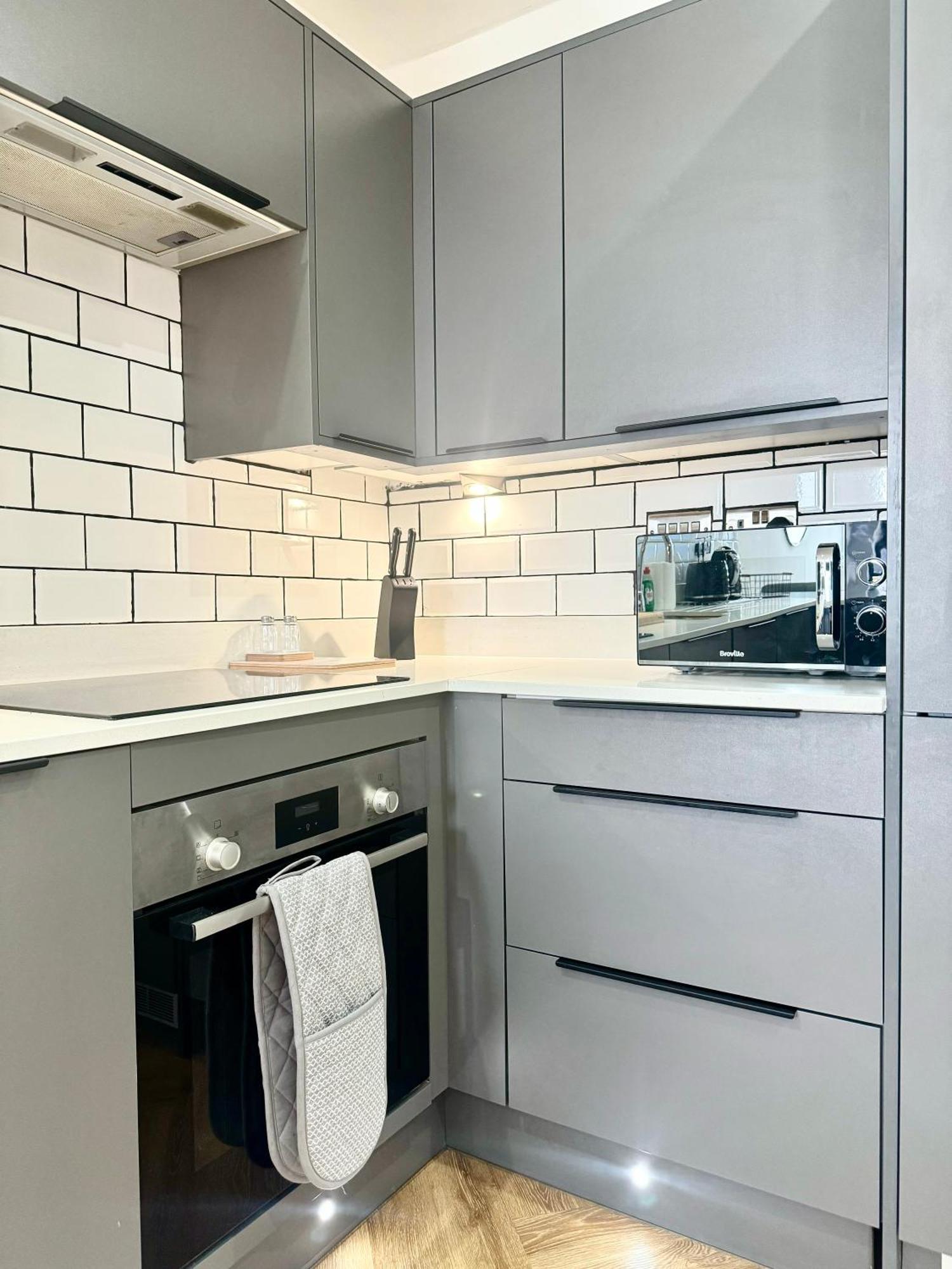 Apartment Luxury Located In Centre *