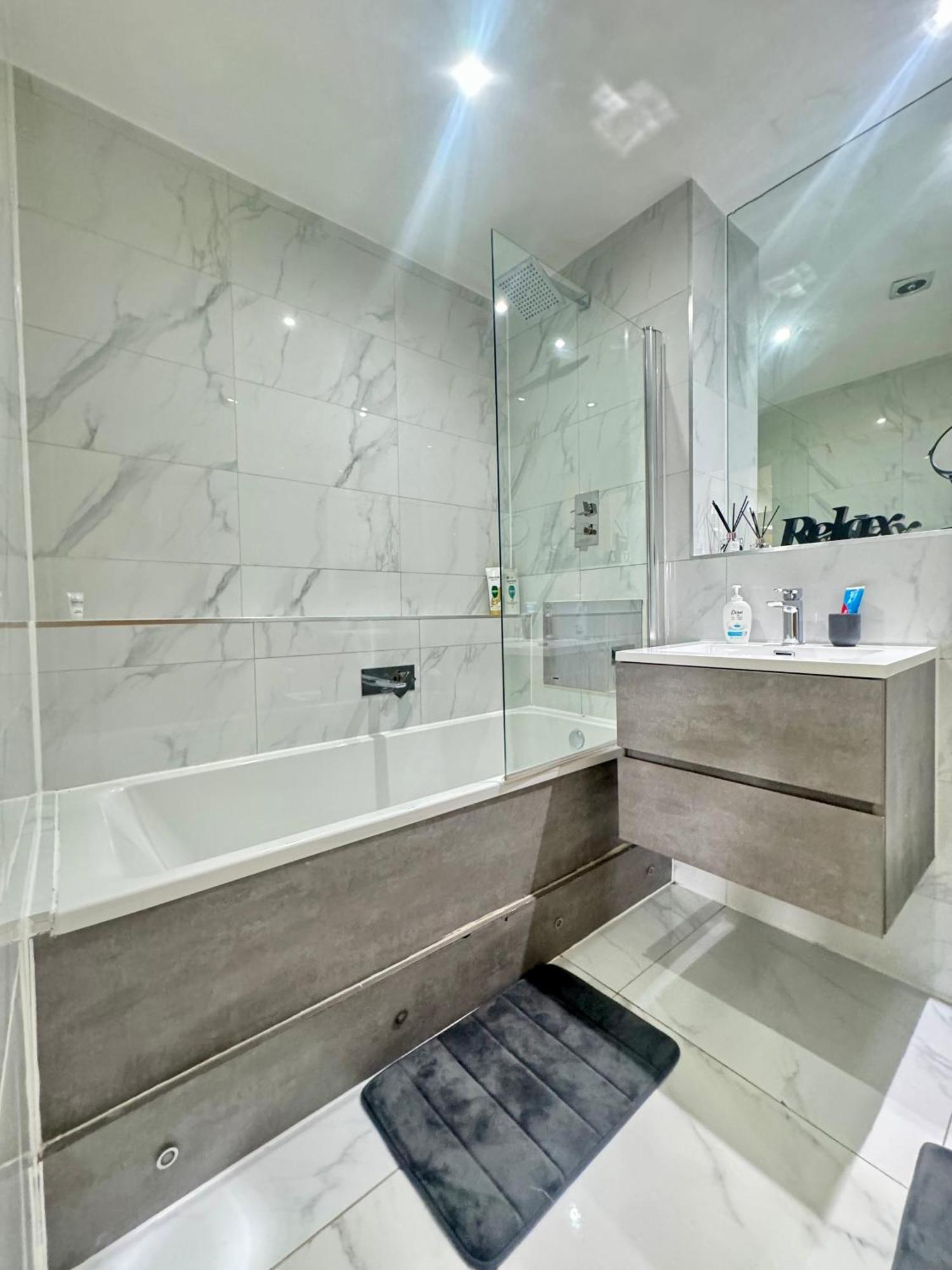 Luxury Located In Centre Apartment Birmingham